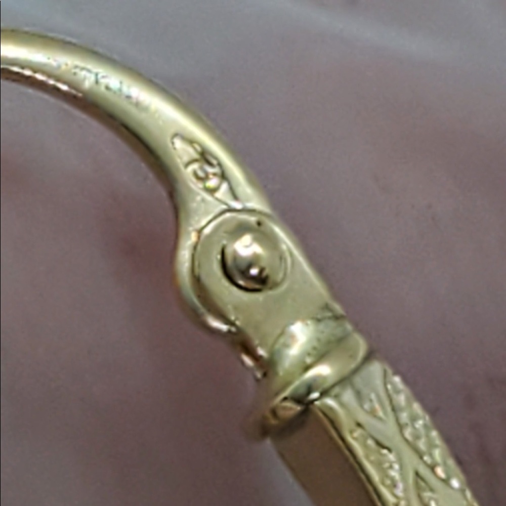 18k Solid Gold Hoop Earrings - Picture 5 of 11